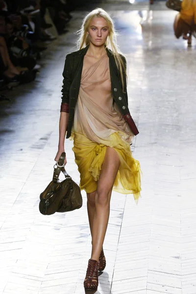 Look 32